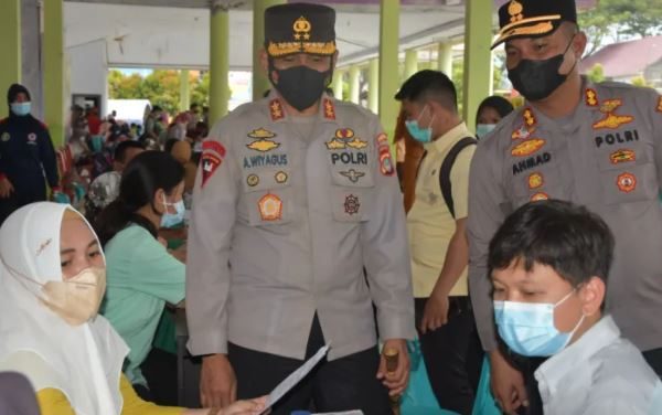 percepat herd immunity kapolda gorontalo tinjau pelaksanaan vaksinasi merdeka anak 22910