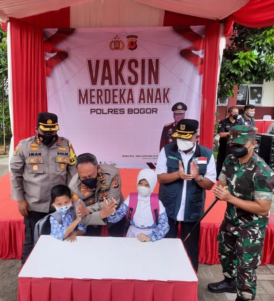 percepat vaksinasi merdeka anak kapolda jabar tinjau pelaksanaan vaksinasi anak di kabupaten bogor 22806
