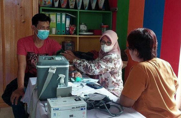 percepat vaksinasi nasional polda metro jaya gelar vaksinasi booster di kota depok 45878