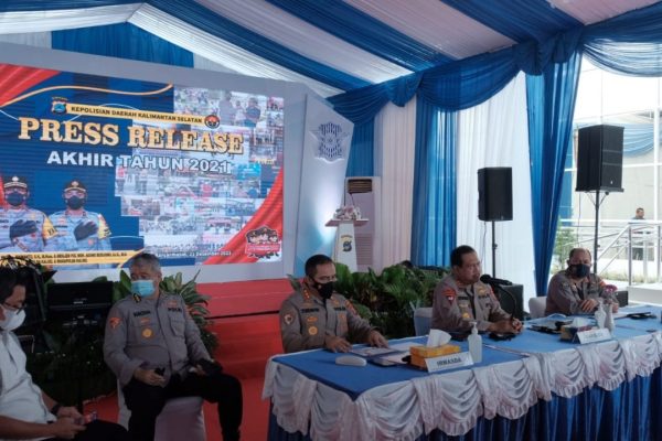 percepat vaksinasi polda kalsel gencarkan vaksinasi covid 19 hingga 2 500 orang perhari 22570
