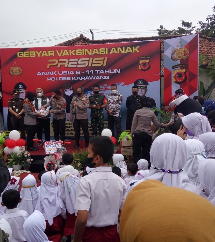 percepatan capaian vaksinasi anak kapolda jabar tinjau gebyar vaksinasi anak presisi usia 6 11 tahun di karawang 22884