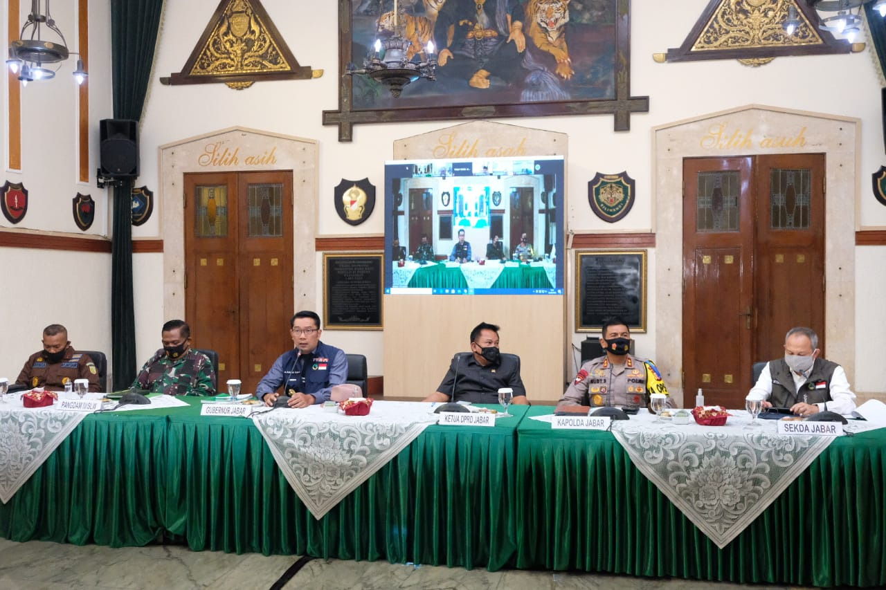 percepatan penanggulangan pandemi covid 19 kapolda jabar hadiri rapat anev gugus tugas 12860