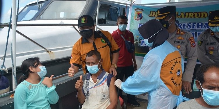percepatan program vaksinasi covid 19 polda ntt sambangi pulau pulau terpencil 13141