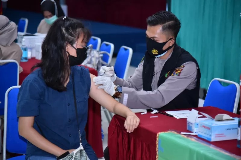 percepatan vaksinasi covid 19 polda lampung gelar vaksinasi gratis bagi masyarakat umum 24483