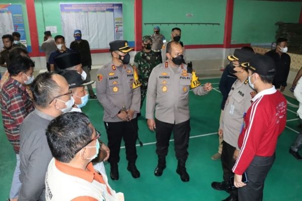 percepatan vaksinasi nasional kapolda jambi tinjau pelaksanaan vaksinasi massal di kabupaten kerinci 22745