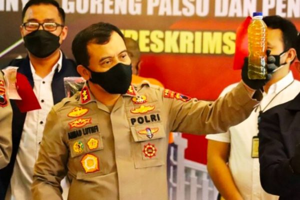 peredaran minyak goreng palsu berisi air bekas cucian motor dan zat pewarna berhasil diamankan polda jateng 21079