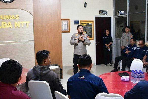 pererat silaturahmi bidhumas polda ntt gelar coffee morning bersama media 84403