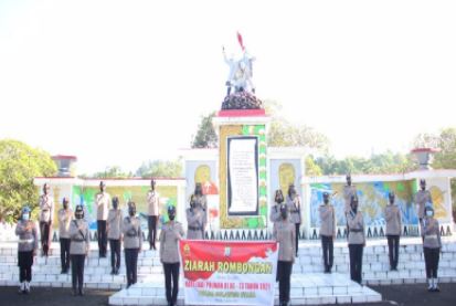 peringati hari jadi ke 73 polwan polda sulut ziarah ke tmp kairagi manado 9536