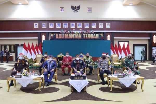 peringati hari lahir pancasila kapolda kalteng bersama dengan forkopimda kalteng ikuti upacara secara virtual yang dipimpin presiden ri 28695