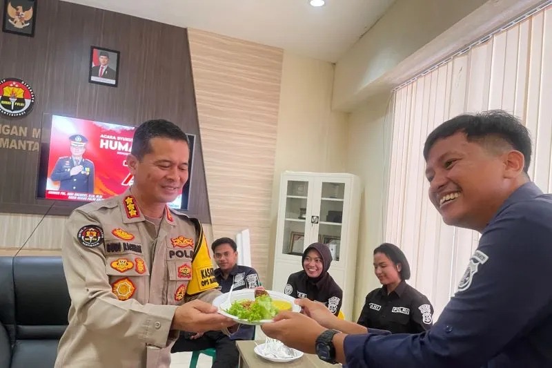 peringati hut humas polri ke 73 bidhumas polda kaltara laksanakan syukuran 80397