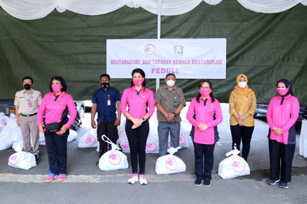 peringati hut ke 41 ykb berbagi 1 000 paket bantuan sembako 9063