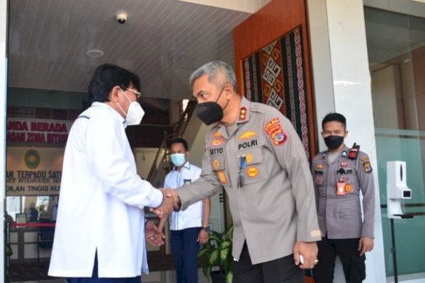 perkuat sinergitas kapolda ntt berkunjung ke pengadilan tinggi kupang 48818