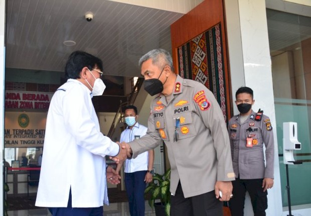 perkuat sinergitas kapolda ntt berkunjung ke pengadilan tinggi kupang 48818