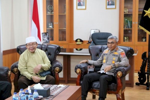 perkuat situasi kamtibmas kapolda sambut kunjungan silaturahmi ketua mui ntt 22737