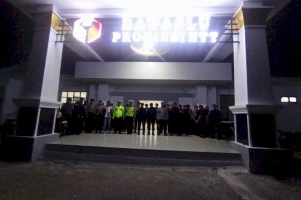 personel gabungan omb turangga lakukan patroli cipkon di kantor kpu provinsi ntt 72869