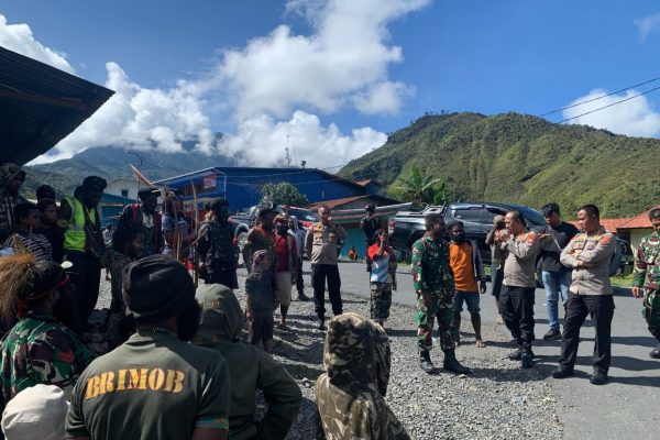 personel gabungan tni polri perketat penjagaan jelang putusan mk sengketa pilkada puncak jaya 84584