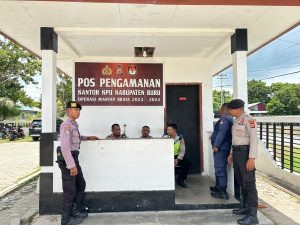 personel omb polres buru gelar pengamanan kantor kpu kabupaten buru 70996