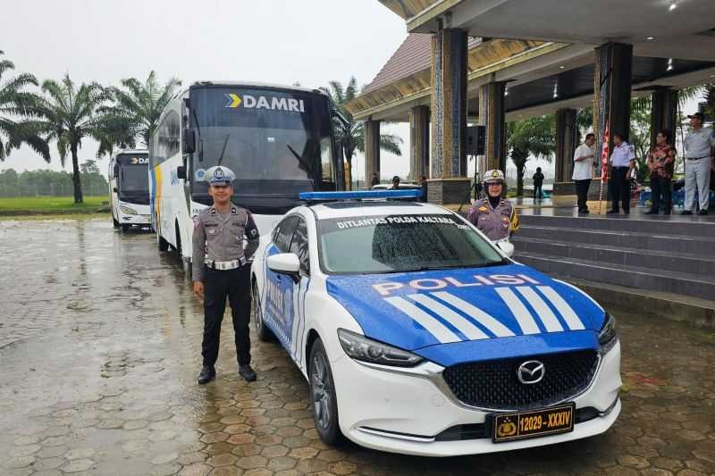 personel satgas kamseltibcarlantas operasi ketupat kayan 2024 polda kaltara melakukan pengawalan mudik gratis 72347