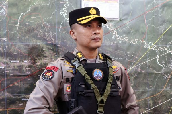 personel tni polri amankan rapat pleno terbuka di kab pegunungan bintang 71067