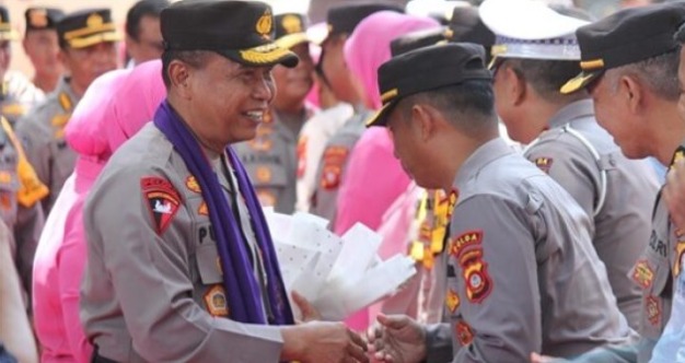 personil polda gorontalo gelar upacara farewell dalam rangka sambut kapolda baru 70935