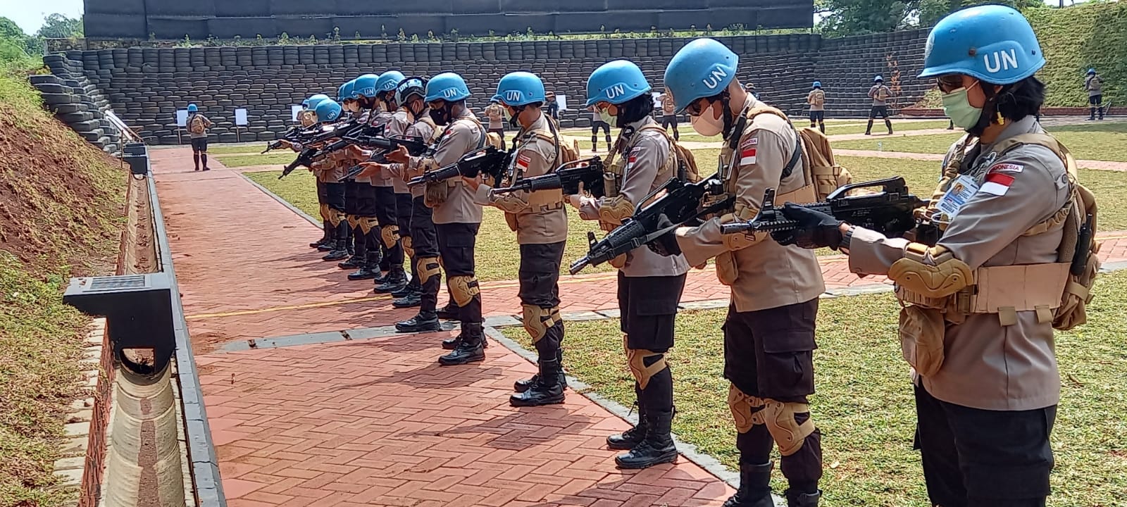 pertajam penembakan 152 garuda polri untuk misi perdamaian pbb antisipasi teror di wilayah konflik afrika tengah 13528