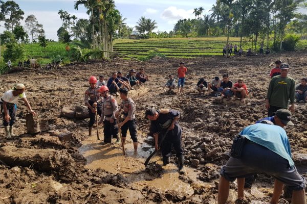 petugas gabungan bantu pencarian korban longsor gempa di pasaman 37293