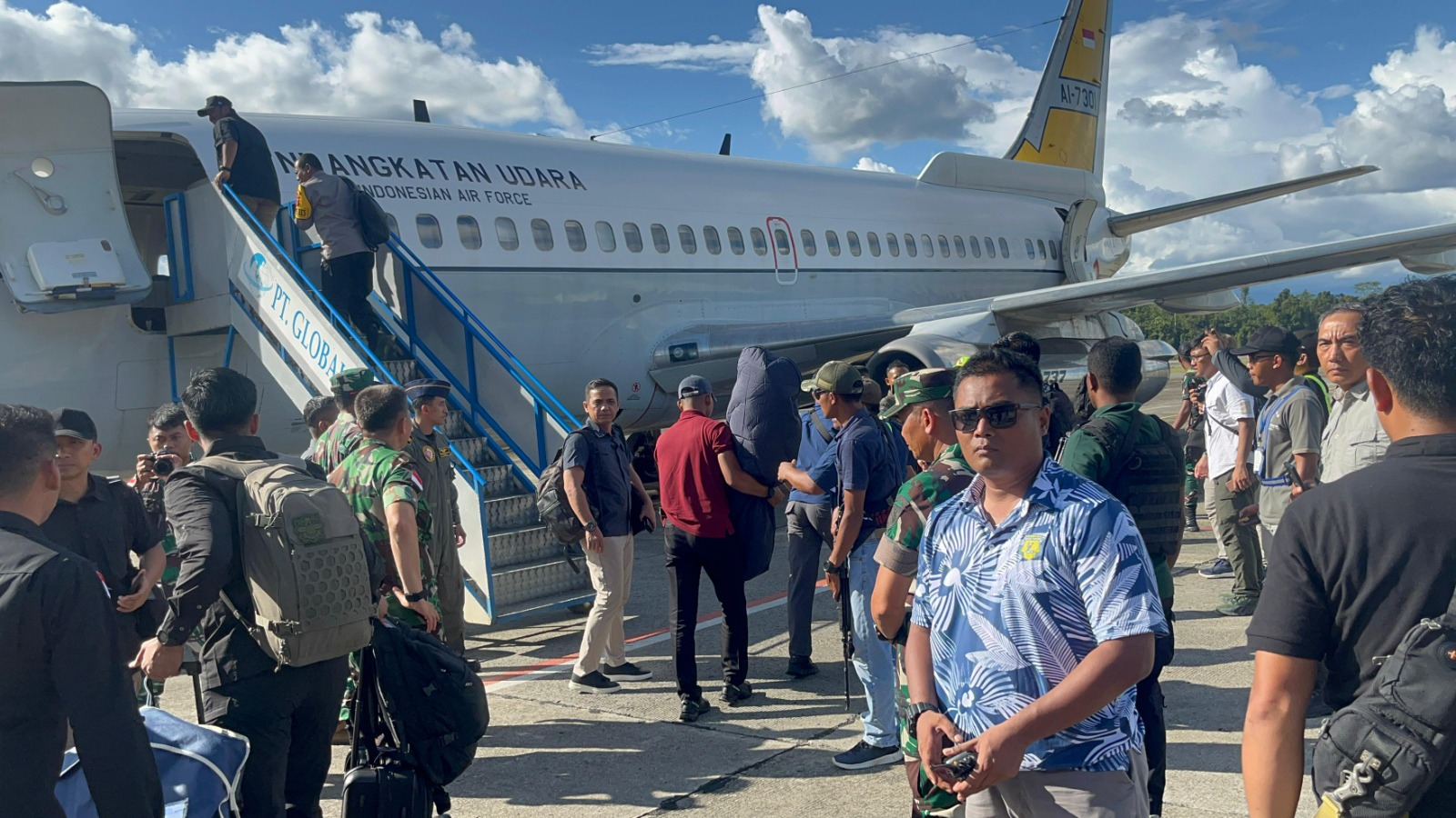pilot philip mark mehrtens bebas diterbangkan ke jakarta 79119