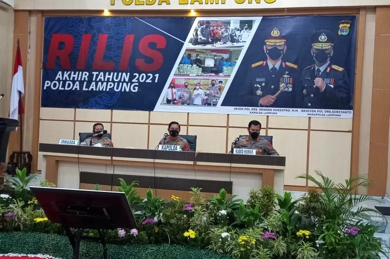 pimpin rilis akhir tahun 2021 kapolda lampung harapkan masyarakat tak bepergian rayakan tahun baru 22615