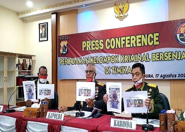 pimpinan kkb kali kopi berhasil dilumpuhkan oleh tim tni polri senjata api dan ratusan amunisi diamankan 34951