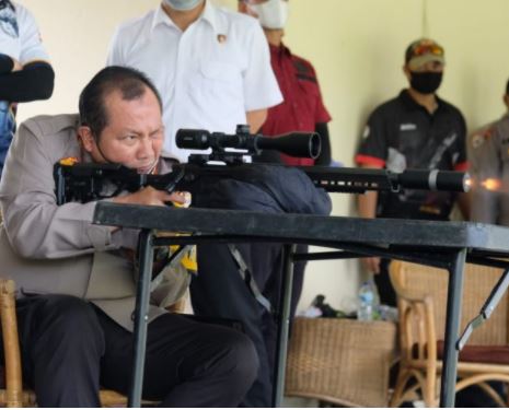 pju polda sumbar ikuti lomba menembak peringati hut brimob 18073