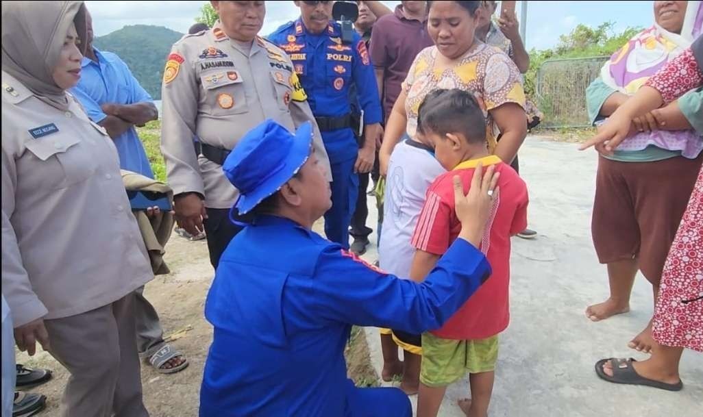 polairud kawal perawatan dan beri pelayanan penguburan hingga santuni keluarga nelayan 67002