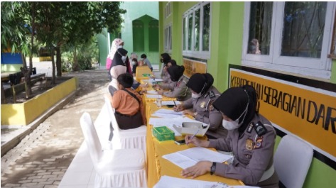 polda aceh boost vaccine inoculation at elementary school 44773