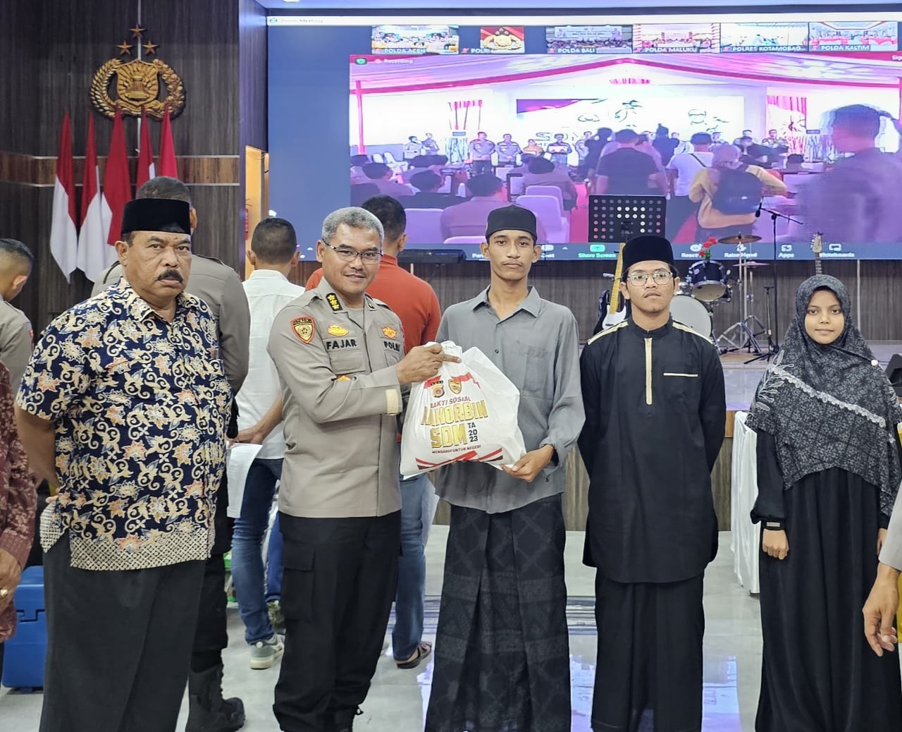 polda aceh gelar bakti kesehatan dan bakti sosial dan penanaman pohon 65788