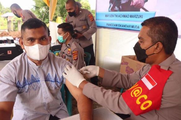 polda aceh gelar vaksinasi massal sebanyak 27 250 orang ikut serta 25248