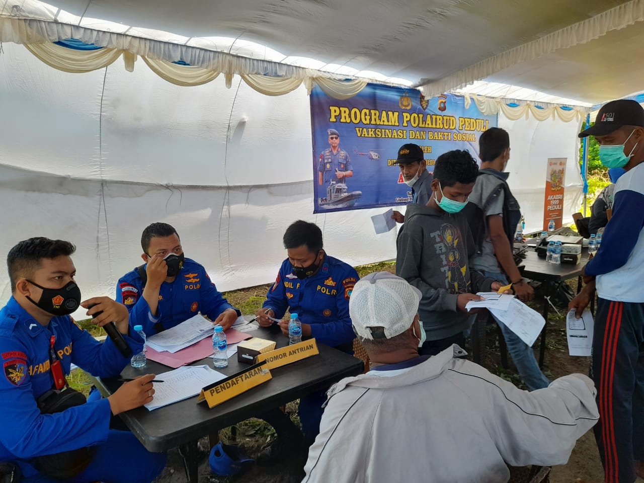 polda babel gelar vaksinasi dan bhakti sosial di pulau semujur 37177