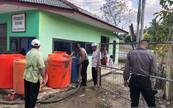 polda babel salurkan air bersih pada masyarakat yang mengalami kekeringan 65699
