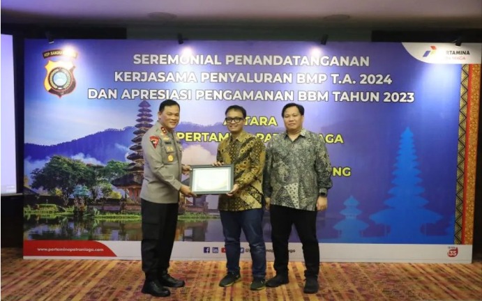 polda babel terima dua penghargaan dari pt pertamina patra niaga regional sumbangsel 71347