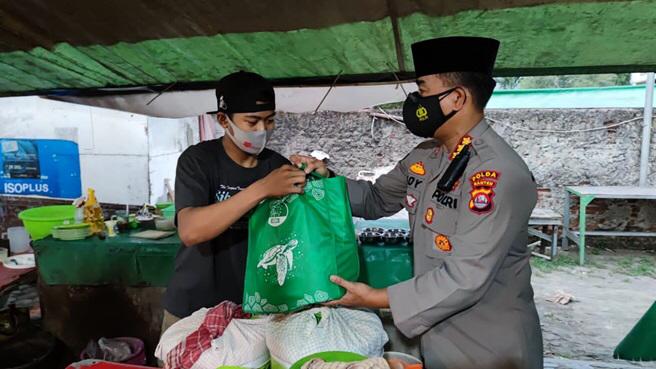 polda banten bagikan 136 ton beras pada masyarakat 37115