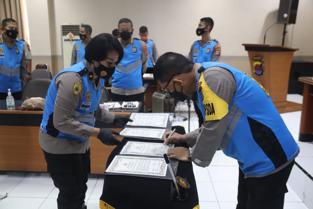 polda banten gelar pengambilan sumpah dan penandatanganan pakta integritas penerimaan calon akpol 31122