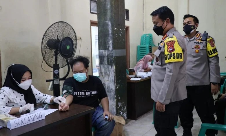 polda banten kembali gelar vaksinasi massal serentak di kecamatan tirtayasa 34461