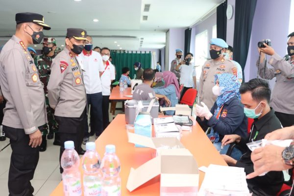 polda banten laksanakan vaksinasi booster di pt mayora 23155