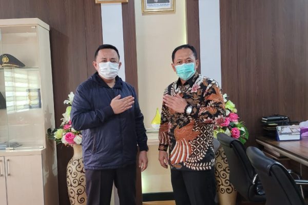 polda banten pastikan ketersediaan stok apd masker dan handsanitizer di apotik 16072
