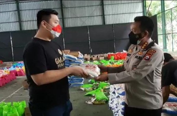 polda banten terima bantuan beras peduli covid dari gama group banten 9433