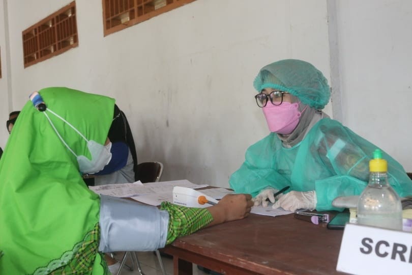 polda bengkulu lakukan vaksinasi untuk santri ponpes hidayatul muttadiien 9606