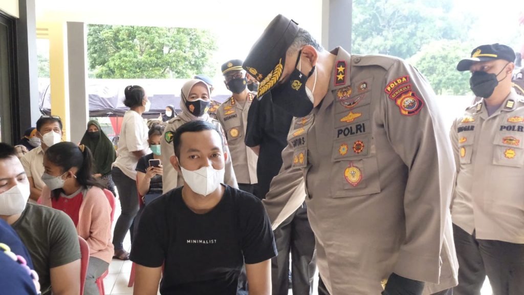 polda bengkulu targetkan 5 550 orang selesai divaksin dalam 2 hari 9616