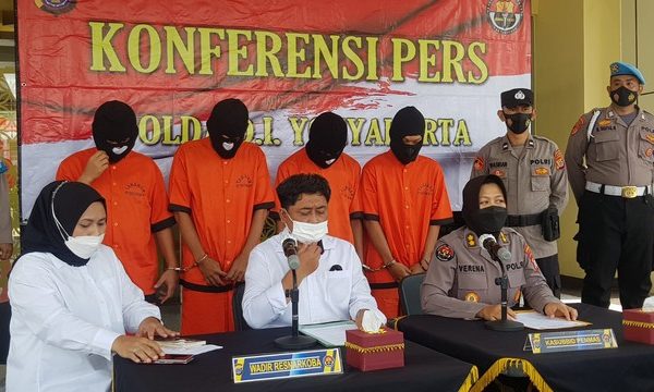 polda diy berhasil amankan lima tersangka terkait kasus narkoba 22714