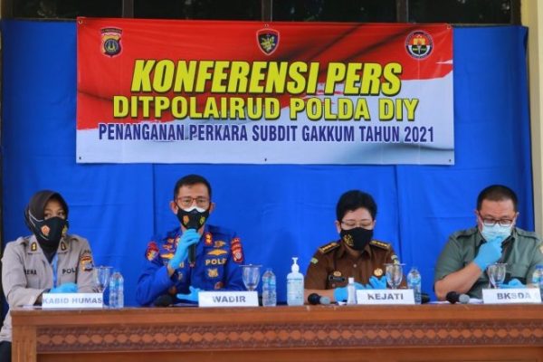 polda diy bersama balai konservasi sda yogyakarta berhasil ungkap kasus perniagaan kepemilikan satwa dilindungi 30577