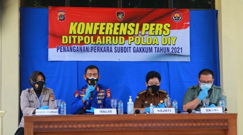 polda diy bersama balai konservasi sda yogyakarta berhasil ungkap kasus perniagaan kepemilikan satwa dilindungi 30577