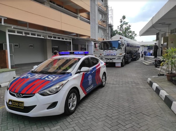 polda diy kawal pendistribusian tabung oksigen medis di perbatasan jawa tengah yogyakarta 20219