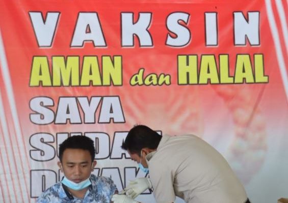 polda gorontalo bersama idi komitmen percepat vaksinasi 9858